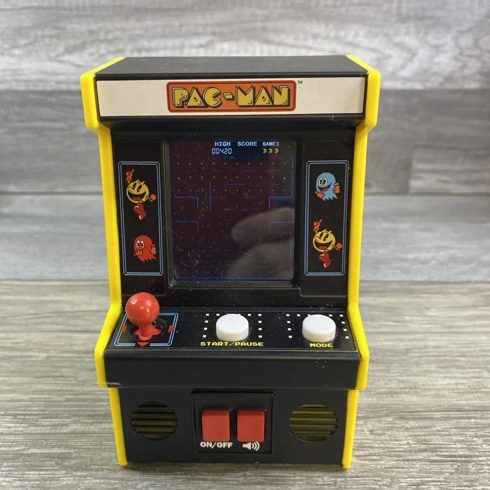 Basic‎ Fun Pac-Man Handheld Mini Arcade Game Bandai Namco Pacman Tested Working